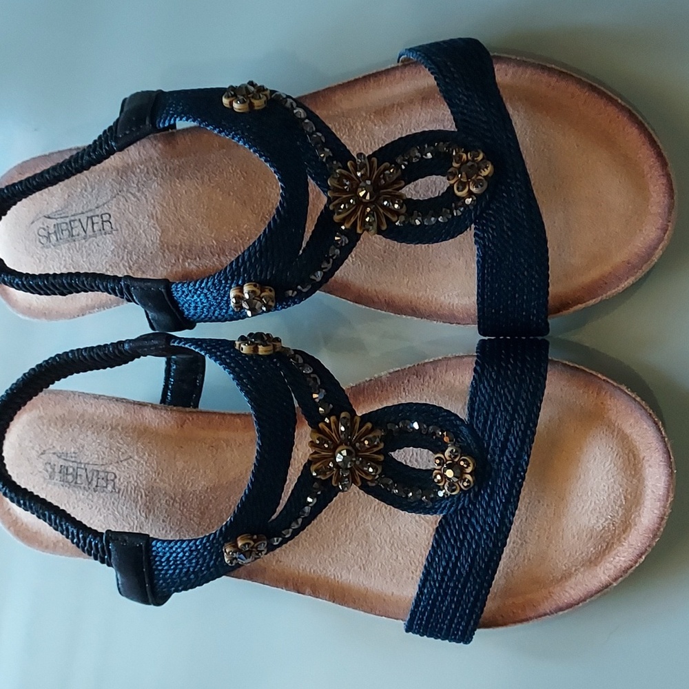 NWOT Shibever Wedge Sandles